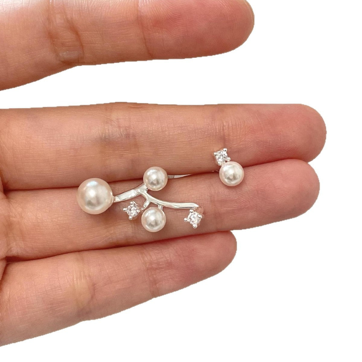 Starry Pearl Stud Earrings in S925 Silver
