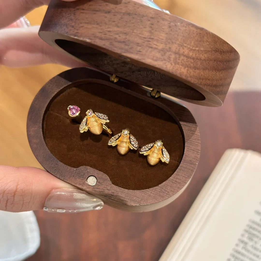 Women's Chic Rhinestone Heart & Bee Design Ring