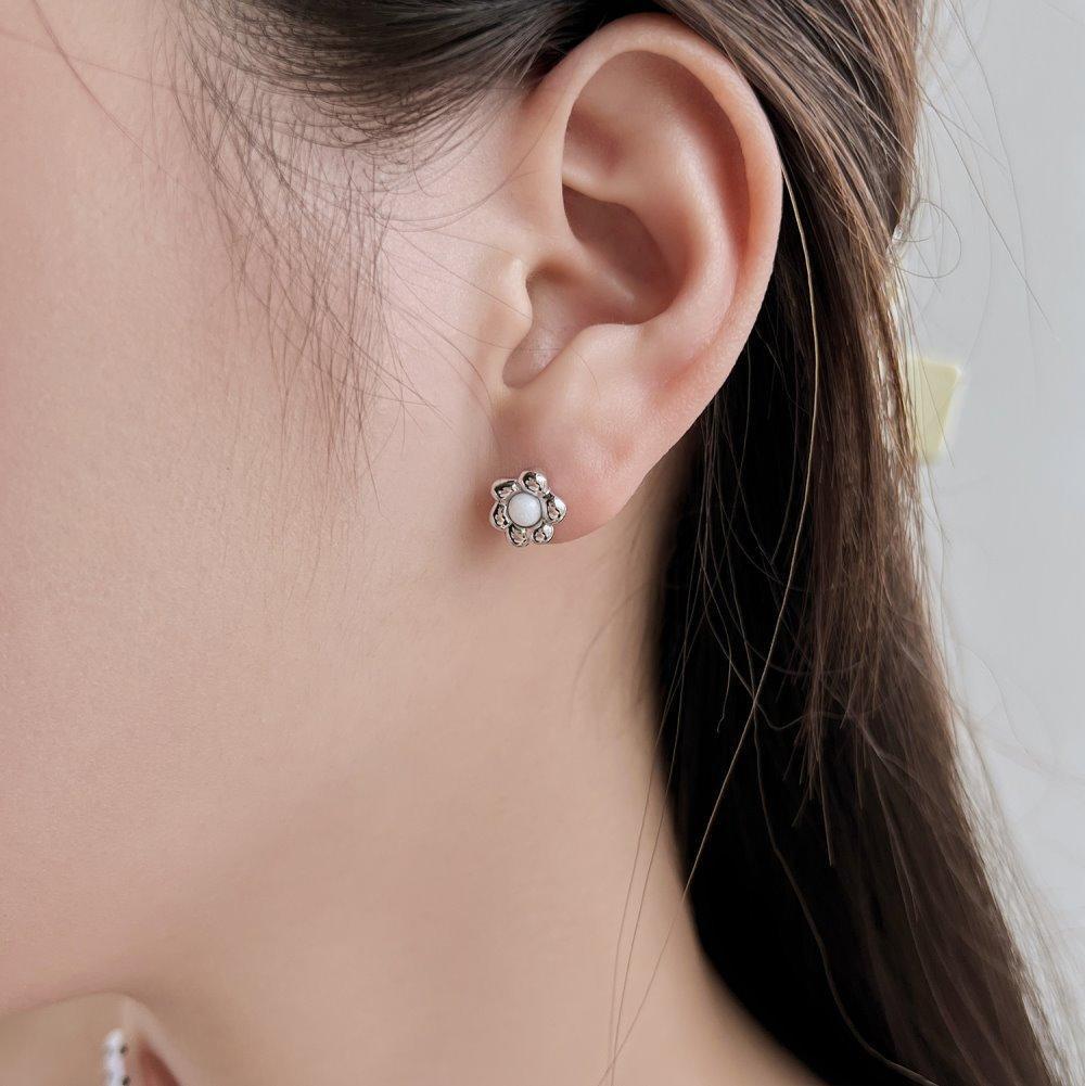 Silver Black Agate Flower Stud Earrings