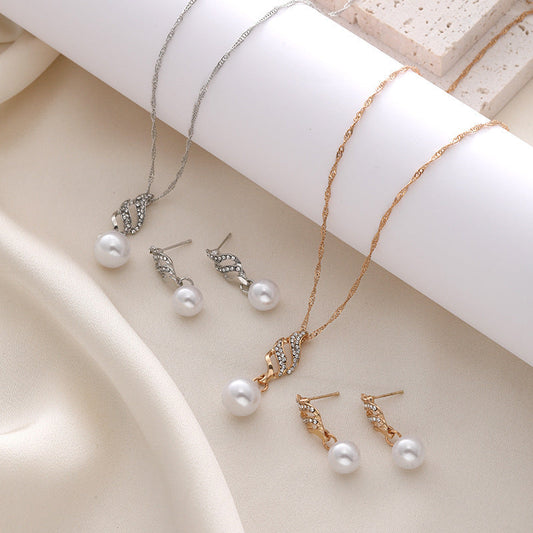 Elegant Pearl Pendant Necklace and Earring Set